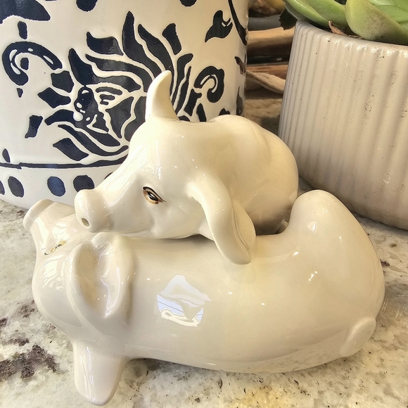 Fitz & Floyd White Ceramic Pig Figurines Salt & Pepper Shakers - Picture 5 of 9